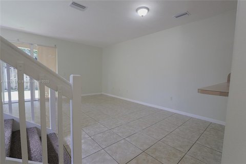 Townhouse in Miami, Florida 3 bedrooms, 137.31 sq.m. № 1920163 - photo 7