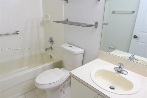 Townhouse in Miami, Florida 3 bedrooms, 137.31 sq.m. № 1920163 - photo 20