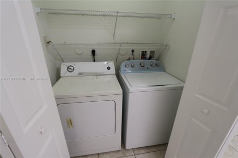 Townhouse in Miami, Florida 3 bedrooms, 137.31 sq.m. № 1920163 - photo 11