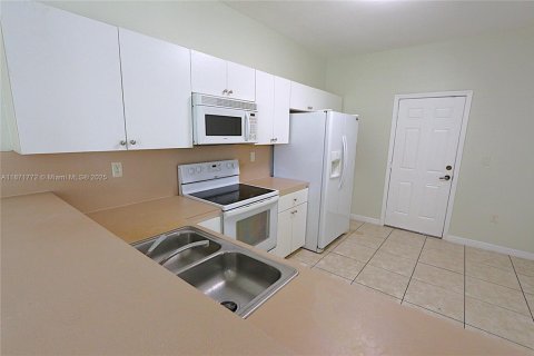 Townhouse in Miami, Florida 3 bedrooms, 137.31 sq.m. № 1920163 - photo 5
