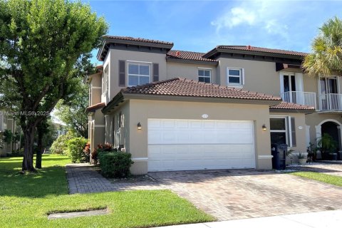 Townhouse in Miami, Florida 3 bedrooms, 137.31 sq.m. № 1920163 - photo 23