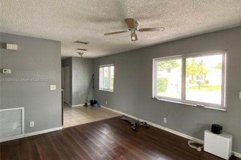 Снять в аренду виллу или дом в Мирамар, Флорида 2 спальни, 155.52м2, № 1952713 - фото 5