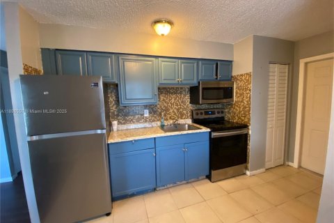 Снять в аренду виллу или дом в Мирамар, Флорида 2 спальни, 155.52м2, № 1952713 - фото 7