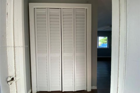 Снять в аренду виллу или дом в Мирамар, Флорида 2 спальни, 155.52м2, № 1952713 - фото 10