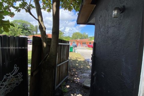 Снять в аренду виллу или дом в Мирамар, Флорида 2 спальни, 155.52м2, № 1952713 - фото 2