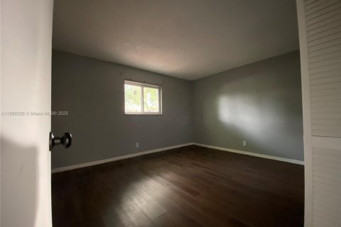 Снять в аренду виллу или дом в Мирамар, Флорида 2 спальни, 155.52м2, № 1952713 - фото 15