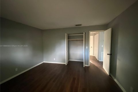 Снять в аренду виллу или дом в Мирамар, Флорида 2 спальни, 155.52м2, № 1952713 - фото 14