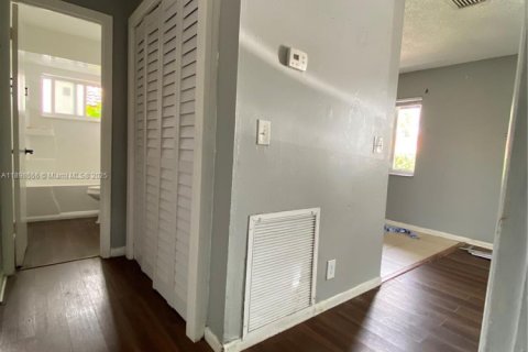 Снять в аренду виллу или дом в Мирамар, Флорида 2 спальни, 155.52м2, № 1952713 - фото 9