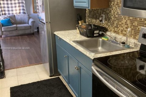 Снять в аренду виллу или дом в Мирамар, Флорида 2 спальни, 155.52м2, № 1952713 - фото 6