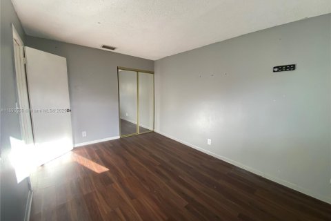 Снять в аренду виллу или дом в Мирамар, Флорида 2 спальни, 155.52м2, № 1952713 - фото 13