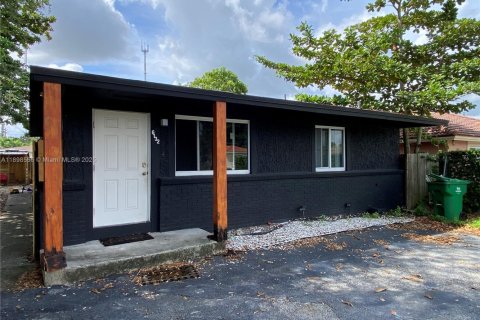 Снять в аренду виллу или дом в Мирамар, Флорида 2 спальни, 155.52м2, № 1952713 - фото 1