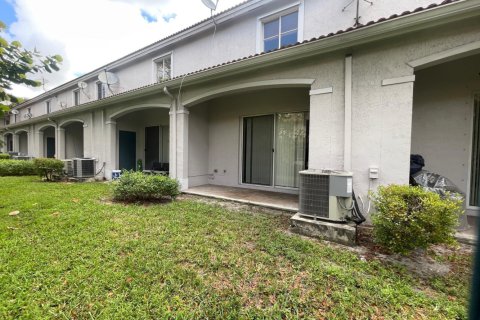 Touwnhouse à louer à Miramar, Floride: 3 chambres, 132.2 m2 № 2085998 - photo 10