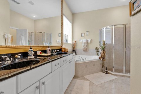 House in Windermere, Florida 4 bedrooms, 237.37 sq.m. № 1850949 - photo 24