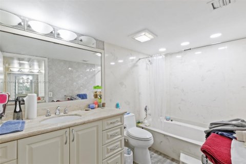 Copropriété à vendre à Sunny Isles Beach, Floride: 3 chambres, 145.86 m2 № 1943151 - photo 25