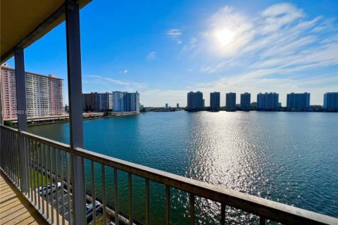 Copropriété à vendre à Sunny Isles Beach, Floride: 3 chambres, 145.86 m2 № 1943151 - photo 2