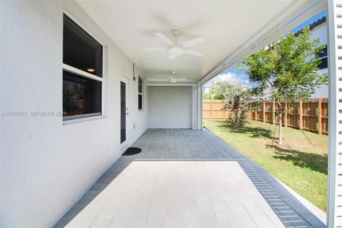 House in Homestead, Florida 5 bedrooms, 281.77 sq.m. № 1985854 - photo 7