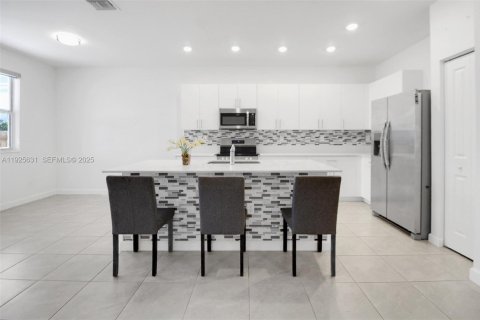 House in Homestead, Florida 5 bedrooms, 281.77 sq.m. № 1985854 - photo 13