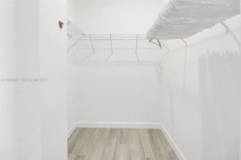 House in Homestead, Florida 5 bedrooms, 281.77 sq.m. № 1985854 - photo 30