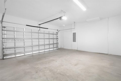 House in Homestead, Florida 5 bedrooms, 281.77 sq.m. № 1985854 - photo 19