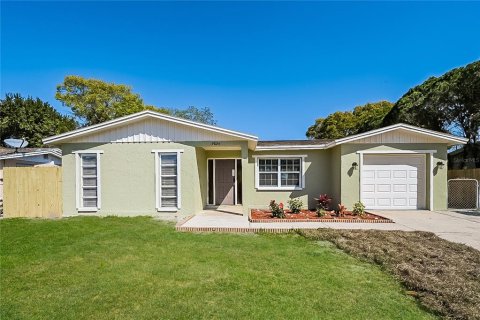 Casa en alquiler en Port Richey, Florida, 2 dormitorios, 103.4 m2 № 1893938 - foto 1