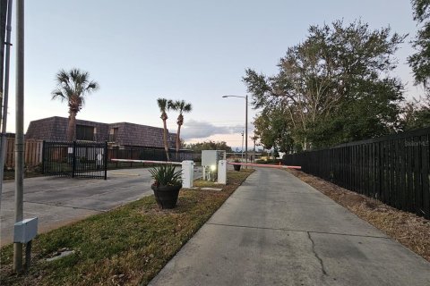 Townhouse in Leesburg, Florida 2 bedrooms, 119.66 sq.m. № 2109563 - photo 4