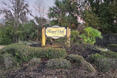 Townhouse in Leesburg, Florida 2 bedrooms, 119.66 sq.m. № 2109563 - photo 3