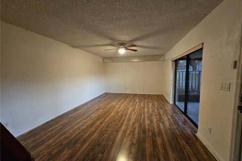 Townhouse in Leesburg, Florida 2 bedrooms, 119.66 sq.m. № 2109563 - photo 15