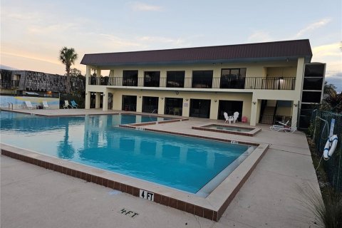 Townhouse in Leesburg, Florida 2 bedrooms, 119.66 sq.m. № 2109563 - photo 6