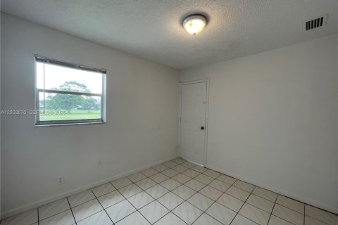 Снять в аренду кондоминиум в Тамарак, Флорида 2 спальни, 86.03м2, № 2066485 - фото 6