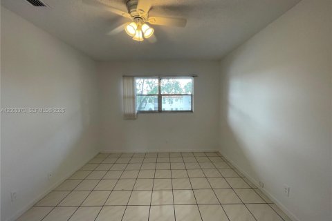 Снять в аренду кондоминиум в Тамарак, Флорида 2 спальни, 86.03м2, № 2066485 - фото 2