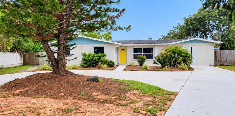 House in Rockledge, Florida 4 bedrooms, 146.23 sq.m. № 2396477