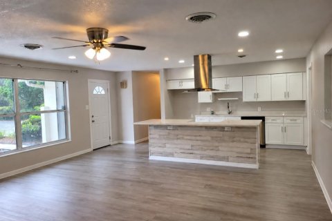 House in Rockledge, Florida 4 bedrooms, 146.23 sq.m. № 2396477 - photo 4