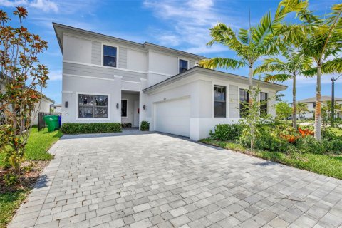 House in Miramar, Florida 5 bedrooms, 337.51 sq.m. № 1875116 - photo 1