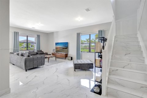 House in Miramar, Florida 5 bedrooms, 337.51 sq.m. № 1875116 - photo 6
