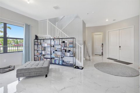 House in Miramar, Florida 5 bedrooms, 337.51 sq.m. № 1875116 - photo 10