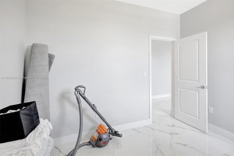 House in Miramar, Florida 5 bedrooms, 337.51 sq.m. № 1875116 - photo 30
