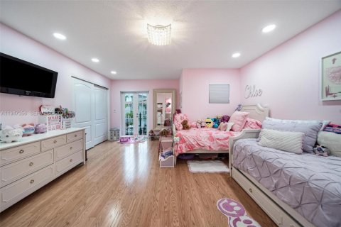 House in Aventura, Florida 4 bedrooms, 295.06 sq.m. № 2004123 - photo 24
