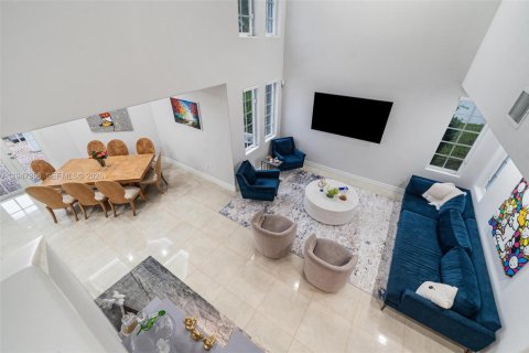 House in Aventura, Florida 4 bedrooms, 295.06 sq.m. № 2004123 - photo 5