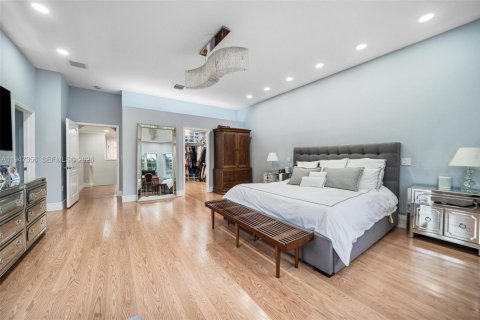 House in Aventura, Florida 4 bedrooms, 295.06 sq.m. № 2004123 - photo 19