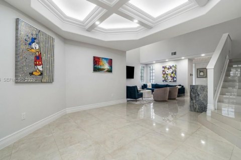 House in Aventura, Florida 4 bedrooms, 295.06 sq.m. № 2004123 - photo 13