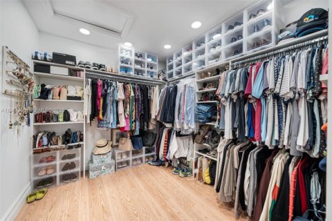 House in Aventura, Florida 4 bedrooms, 295.06 sq.m. № 2004123 - photo 20