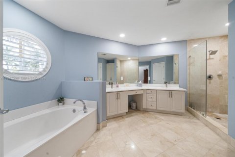 House in Aventura, Florida 4 bedrooms, 295.06 sq.m. № 2004123 - photo 22
