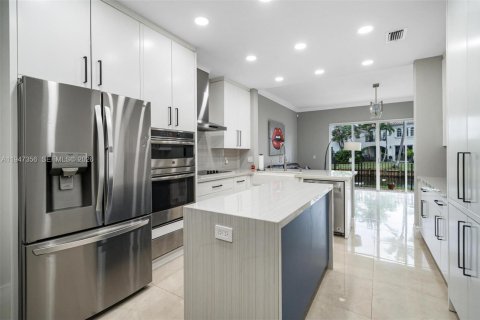 House in Aventura, Florida 4 bedrooms, 295.06 sq.m. № 2004123 - photo 8