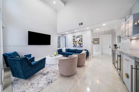 House in Aventura, Florida 4 bedrooms, 295.06 sq.m. № 2004123 - photo 3
