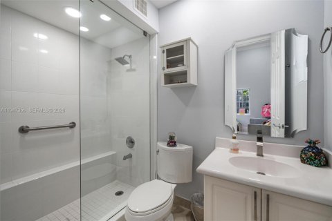 House in Aventura, Florida 4 bedrooms, 295.06 sq.m. № 2004123 - photo 29