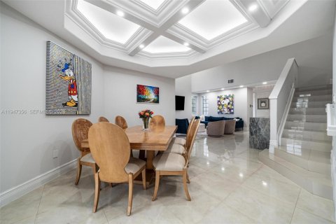 House in Aventura, Florida 4 bedrooms, 295.06 sq.m. № 2004123 - photo 14