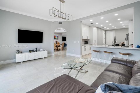 House in Aventura, Florida 4 bedrooms, 295.06 sq.m. № 2004123 - photo 7