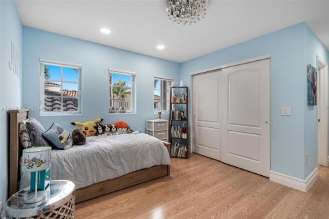 House in Aventura, Florida 4 bedrooms, 295.06 sq.m. № 2004123 - photo 27