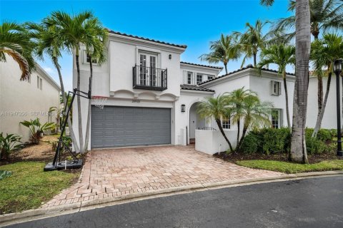 House in Aventura, Florida 4 bedrooms, 295.06 sq.m. № 2004123 - photo 2