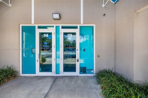 Commercial property in Dania Beach, Florida № 1825790 - photo 5